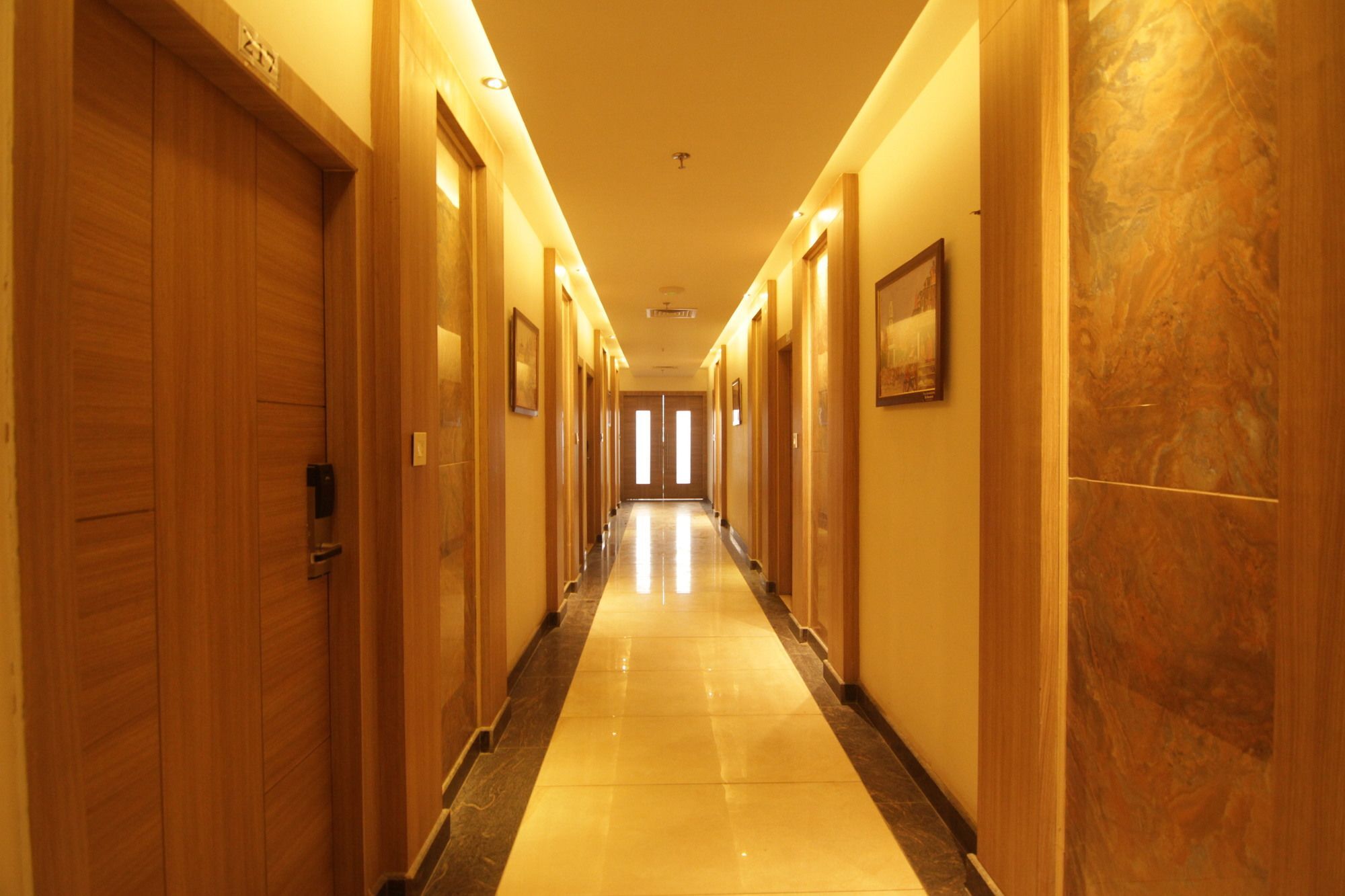 Oyo 2054 New Hotel Broadway バラナシ エクステリア 写真
